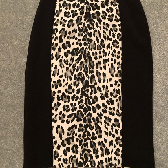 White House Black Market Dresses & Skirts - WHBM skirt White House Black Market Dresses & Skirts - WHBM skirt